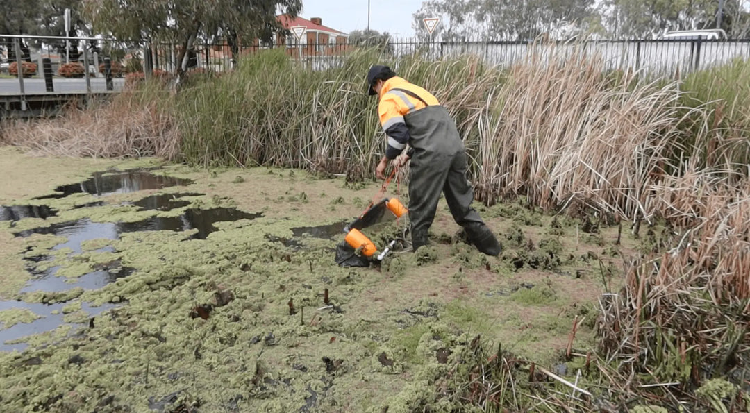DeSkuzzer 2.0—Remove Aquatic Weeds, Algae and Debris from the Surface of Dams